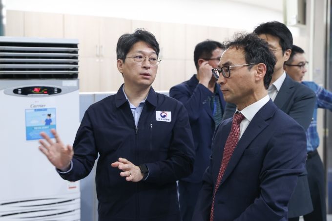 홍지선 제2차관 구로 철도교통관제센터 찾아 여름철 재난 대비 철도안전점검 - 포토이미지